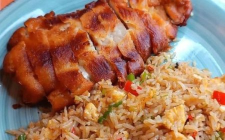 Gebackene Hühnerbrust Mit Gebratenem Reis