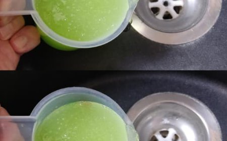 Dies befreit den Abfluss besser als eine Maschine. Der Gestank verschwindet sofort