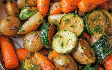 Schnelle und gesunde Zucchini Kartoffel Pfanne in nur 12 Minuten