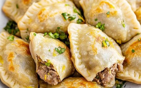 Pikante Pierogi mit Fleisch: Ein traditioneller polnischer Leckerbissen