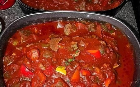 24 Stunden Schichtgulasch, das Fleisch zergeht förmlich auf der Zunge!