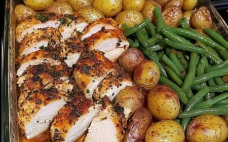 Hähnchen mit Knoblauch und Kräutern, Kartoffeln und grünen Bohnen aus einer Pfanne