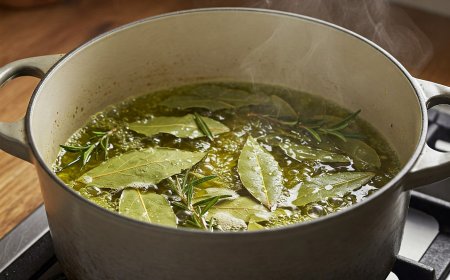 Lorbeerblätter, Rosmarin und Olivenöl mischen: Hätte ich das nur früher gewusst