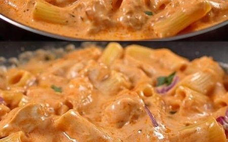 Cremige Pasta mit Tomatensoße, schnell zubereitet und voller Geschmack