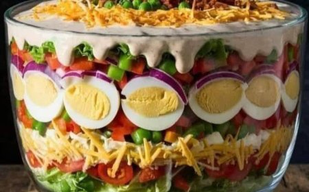 Salat mit sieben Schichten