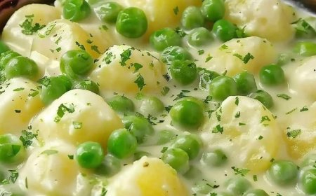 Rahmkartoffeln und Erbsen