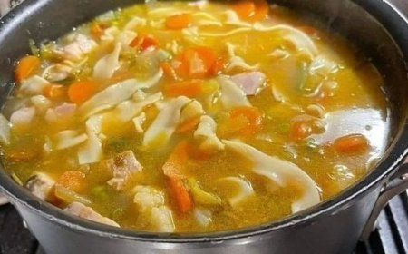 HÜHNERNUDELSUPPE