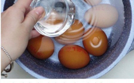 Beim Eierkochen ist kochendes oder kaltes Wasser keine gute Wahl