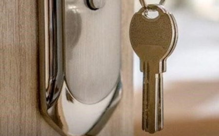 Warum es laut diesem Experten unerlässlich ist, den Schlüssel nachts in der Tür stecken zu lassen.