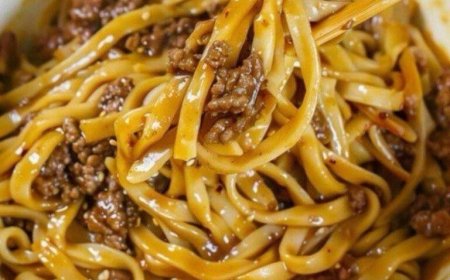 Einfaches Hackfleisch Lo Mein Rezept für ein schnelles und wohltuendes Abendessen