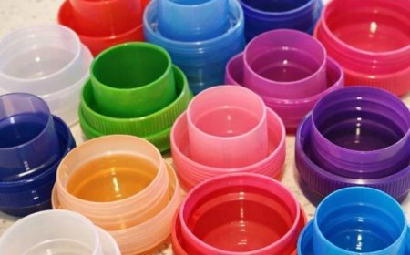 Werfen Sie die leeren Deckel von Waschmittelpackungen noch nicht weg! Hier sind 10 clevere Ideen zur Wiederverwendung.