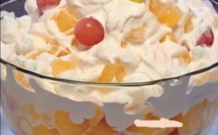 Es gibt nichts Besseres als den Ambrosia-Salat meiner Oma! Meine Oma macht den besten!