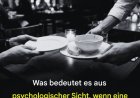 Was die Psychologie darüber verrät, wenn jemand dem Kellner beim Abräumen des Tisches hilft.