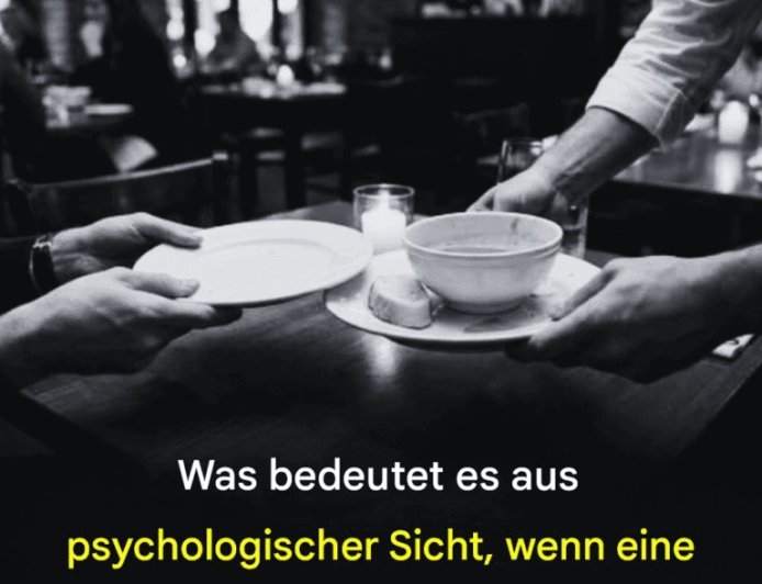 Was die Psychologie darüber verrät, wenn jemand dem Kellner beim Abräumen des Tisches hilft.
