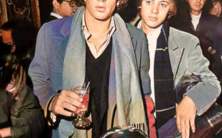 Erkennen Sie sie? Dieses seltene Foto aus dem Jahr 1977 zeigt die beiden zukünftigen Ikonen bei einer berühmten Filmpremiere