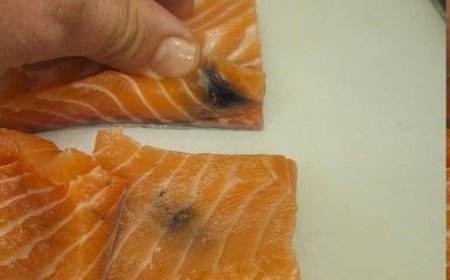 Als ich ihn aus dem Kühlschrank nahm, hatte er einen gelben Fleck. Was ist das?