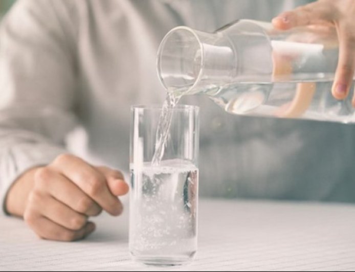 Wussten Sie, dass Wassertrinken auf leeren Magen