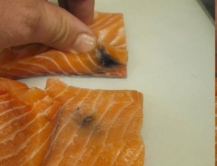 Als ich ihn aus dem Kühlschrank nahm, hatte er einen gelben Fleck. Was ist das?