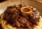 Kalbsossobuco in Sauce: ein traditionelles Rezept, zart und voller Geschmack