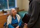 Nachdem ich ins Pflegeheim gezogen war, enthüllte ein Besucher eine überraschende Wahrheit
