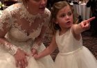 Meine Tochter zupfte an meinem Brautkleid und sagte: „Ich habe gesehen, wie der frischgebackene Vater und Onkel Peter etwas Unanständiges getrieben haben.“ Was ich dann tat, verblüffte die 200 Gäste.
