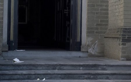 Mein Mann traf vor der Kirche eine Entscheidung, die alle überraschte