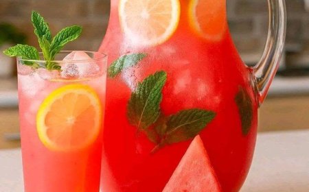 Wassermelonen-Limonade: Das perfekte Sommergetränk – erfrischend, durstlöschend und von Natur aus reich an Vitamin C und