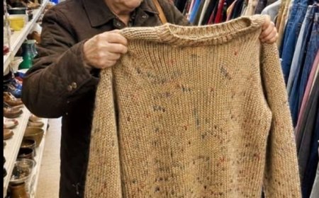 Meine Frau entdeckte die Pullover, die sie für unsere Enkel gestrickt hatte, in einem Secondhandladen