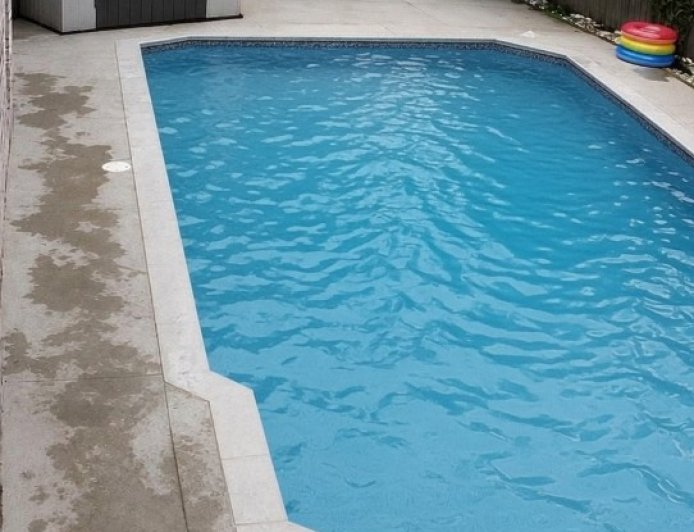 Meine Nachbarin nutzte meinen Pool ohne Erlaubnis – bis ich eine klare Grenze zog.