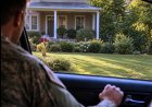 Soldat kehrt früher nach Hause zurück, um seine Frau zu überraschen – doch vor seinem Haus erwartet ihn eine völlig unerwartete Situation