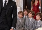 Vier identische Jungen in blauen Uniformen tauchten bei meiner Hochzeit in San Francisco auf – und brachten die Zeremonie zum Stillstand
