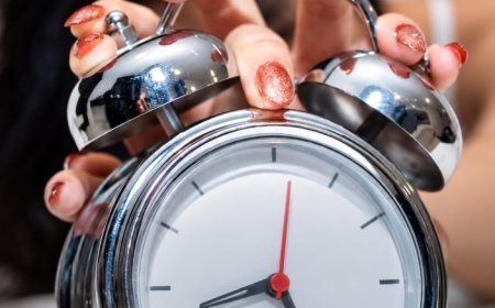 Der Übergang zur Sommerzeit im Oktober 2026 erfolgt früher als üblich