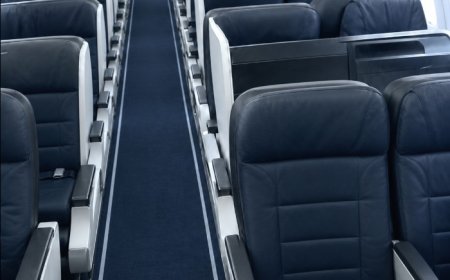 Im Flugzeug sah ich meinen Mann unerwartet mit seiner Assistentin – nach der Landung änderte sich für mich alles