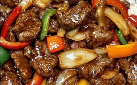 Schneller als im chinesischen Restaurant und tausendmal schmackhafter: Steak mit Zwiebeln und Paprika!