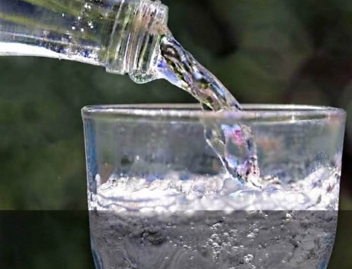 Mineralwasser-Rückruf nach auffälliger Qualitätskontrolle – diese Flaschen sind betroffen