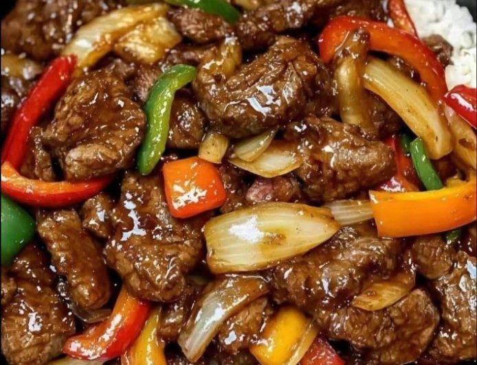 Schneller als im chinesischen Restaurant und tausendmal schmackhafter: Steak mit Zwiebeln und Paprika!